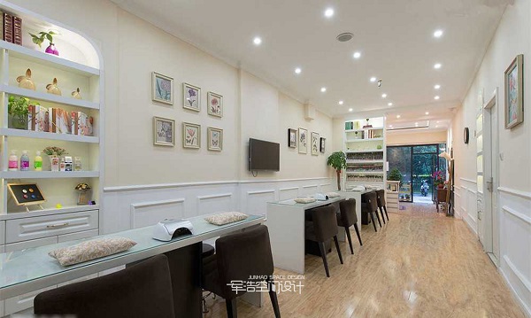 来舒适的小店做个美甲吧